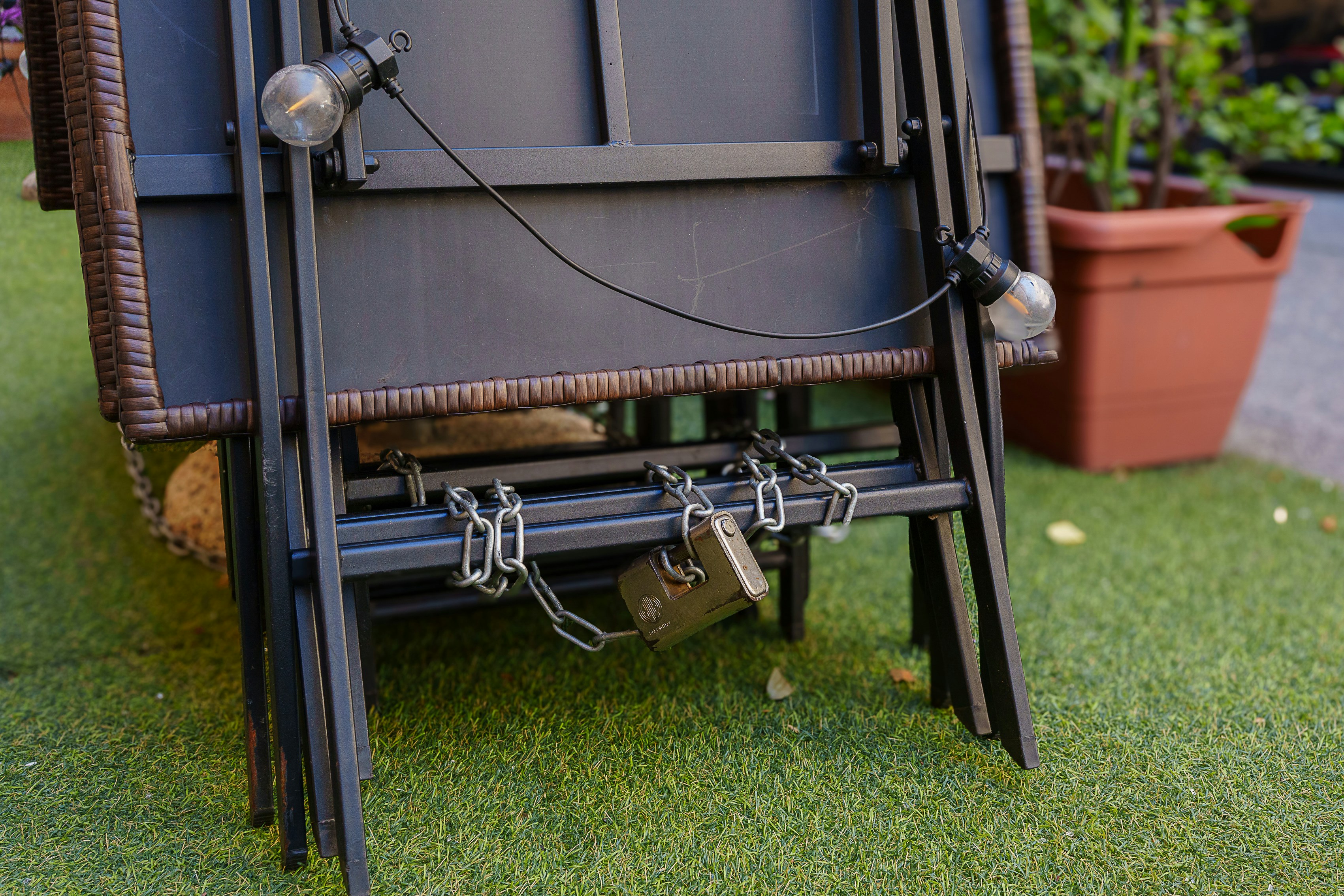 🏁 Conclusion by TV Brands Chains securing folded chairs on artificial grass