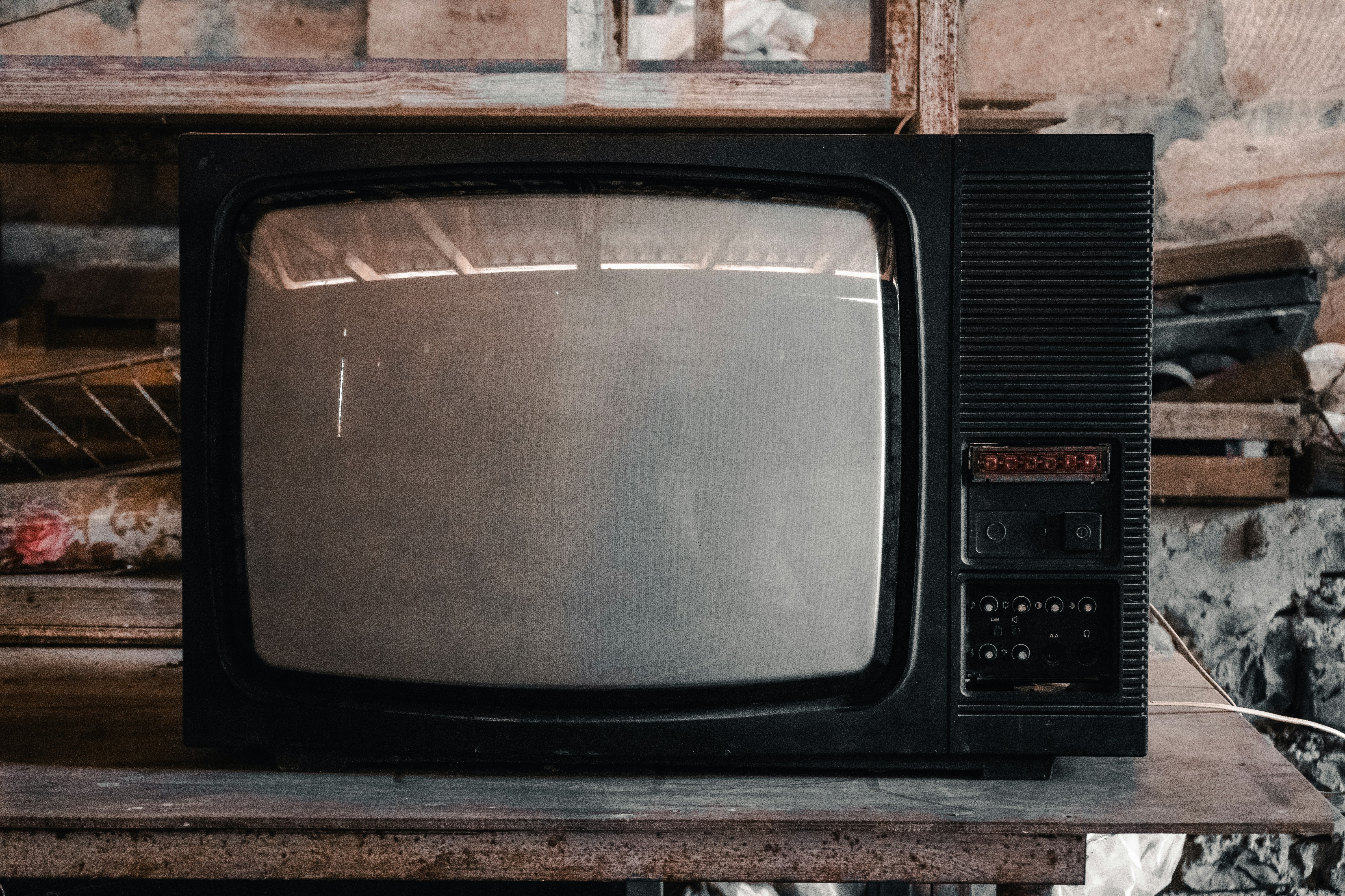 📜 A Brief History of TV Reliability: From CRTs to OLEDs by TV Brands An old television set sits on a wooden shelf.